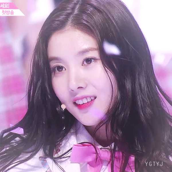 突然发现前izone的权恩妃(权姐)和red velvet的裴珠泫(裴姐)长得好像