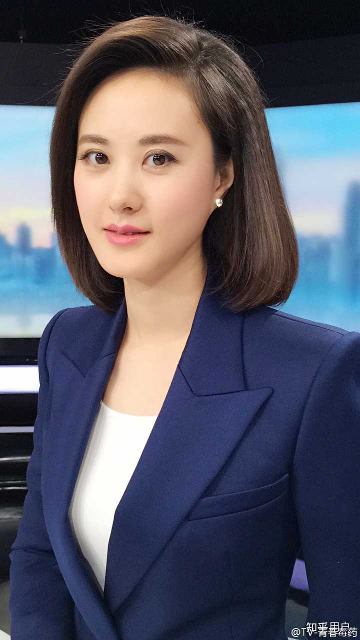 如何评价央视财经频道主持人秦方？ - 知乎