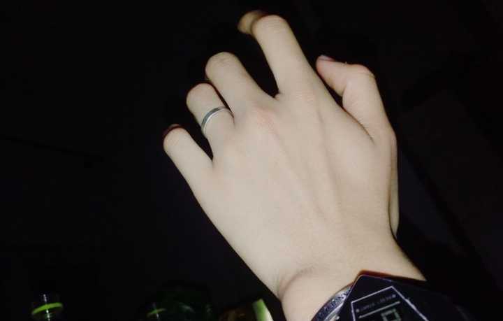 男孩子的手什么样才算好看 知乎