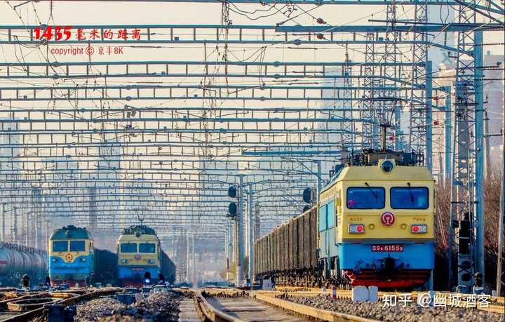 两列中国最惨烈的铁路事故,世界及中国重大铁路事故一览,中国铁路最严重的事故运煤火车在大秦铁路天津段相撞11节车厢坠落至铁路桥下