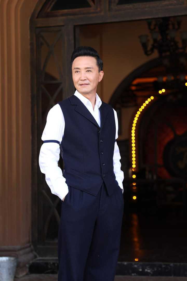 左小青 / 柯蓝 / 吴越 / 邵兵 / 谭凯 / 王劲松 / 包贝尔 / 赵龙豪