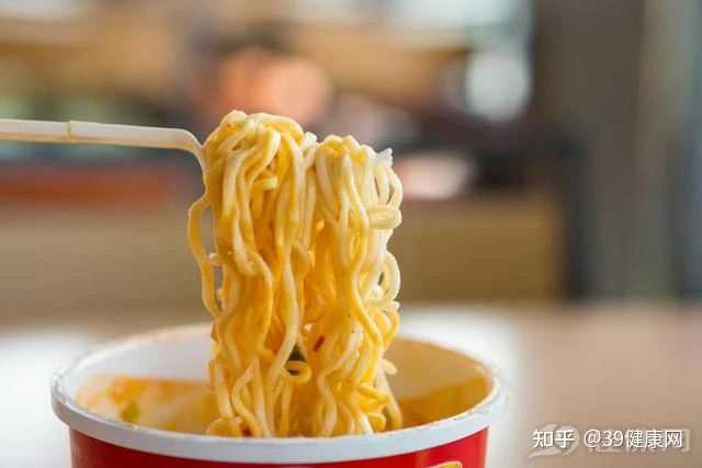 长期吃泡面真的危害很大吗？