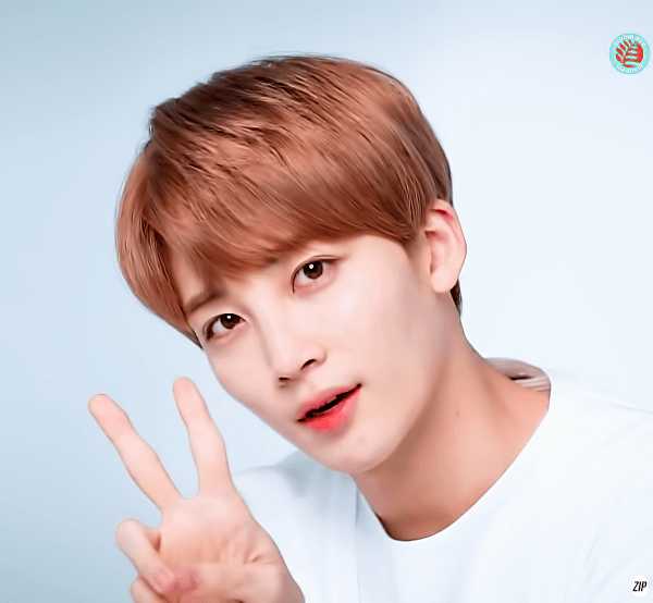 大家到底觉得seventeen的尹净汉好看还是nuest的崔珉起好看呢?