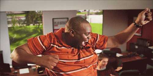 求个黑人小孩喝酒的表情包.是黄色衣服的那个?