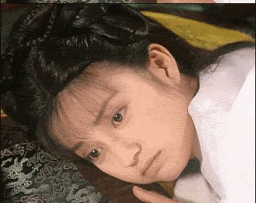 如何评价赵薇的长相?