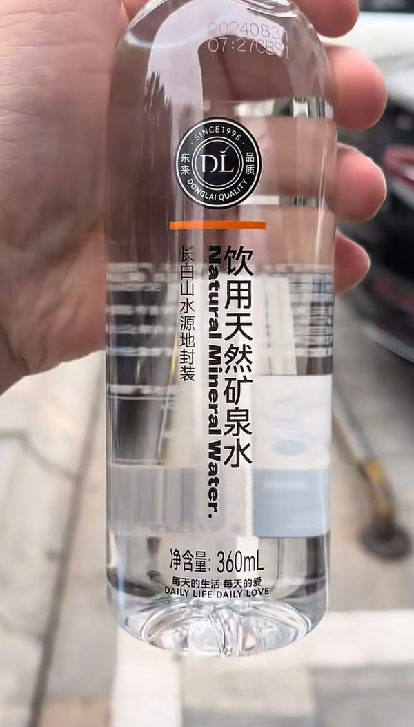 18 元 15 瓶的胖东来矿泉水遭顾客排队抢购，同样是矿泉水，为什么胖东来的这么受欢迎？胖东来赢在哪？