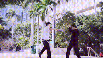 格斗场景中匕首为什么要刀刃朝着小指一侧握? - 知乎