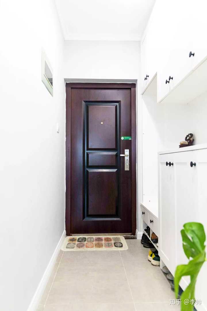 即使玄关有鞋柜，门口还是一地的拖鞋，该怎么收纳？ - 知乎