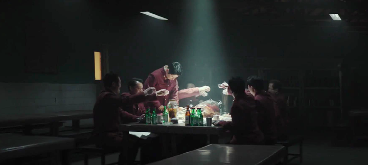 电影《逃脱》上映三周登顶韩国周票房榜，如何评价这部电影？ - 知乎