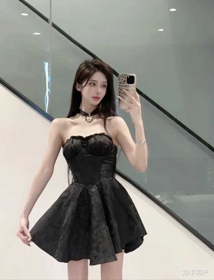 女生在穿抹胸裙时需要注意什么? - 知乎