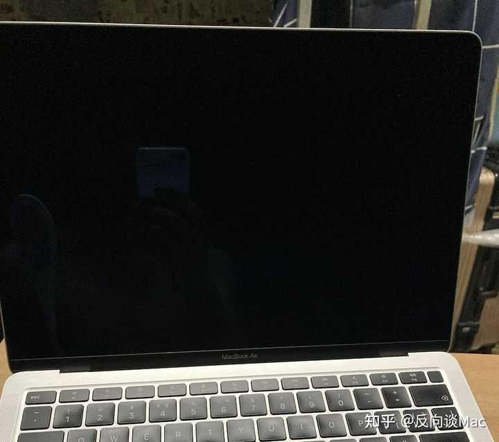 怎么清洁MacBook Pro 的镜面屏幕比较好？ - 知乎