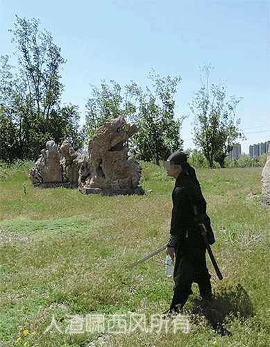 中国古代刀剑一般有多重?为什么影视作品里一米多长的刀剑挥起来跟挥小刀一样? - 知乎