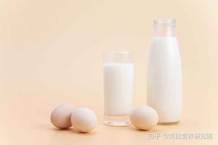 减肥选和脱脂、低脂牛奶哪种更好？全脂牛奶和牛奶的区别