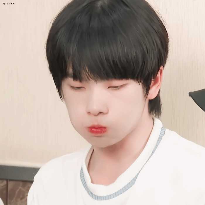 新手壶妹想求r1se的各种表情包帅照