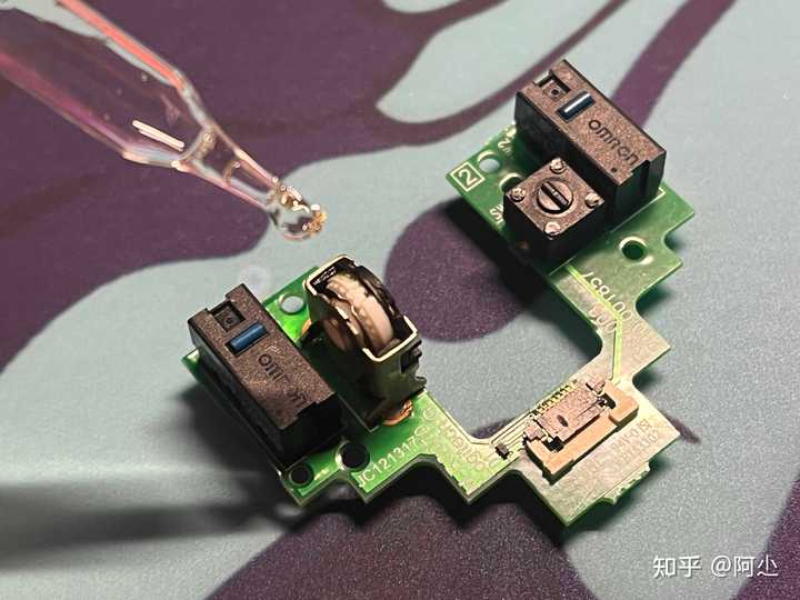 如何解决鼠标滚轮往下滚的时候会往上反弹的问题？