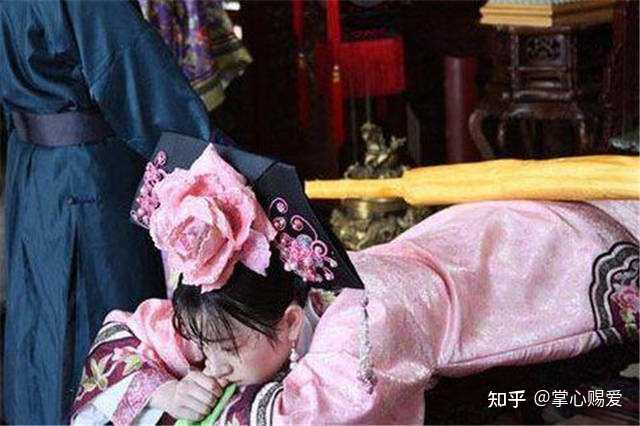 听说学习舞蹈的孩子没少挨打，是被打屁股吗？ 老师还是家长?麻烦都说说经历?