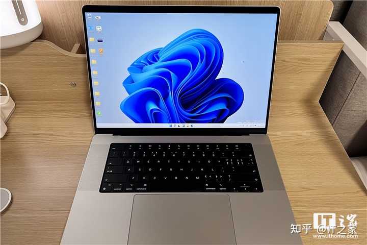 带刘海屏的Macbook Pro 2021 实际上手感受如何？ - IT之家的回答- 知乎