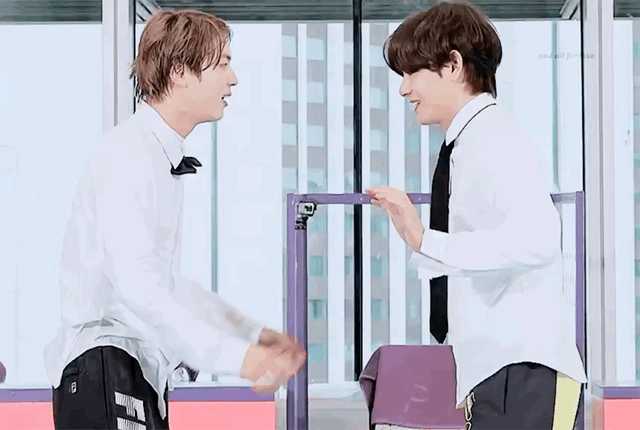 防弹少年团里的围巾cp到底是不是真的啊