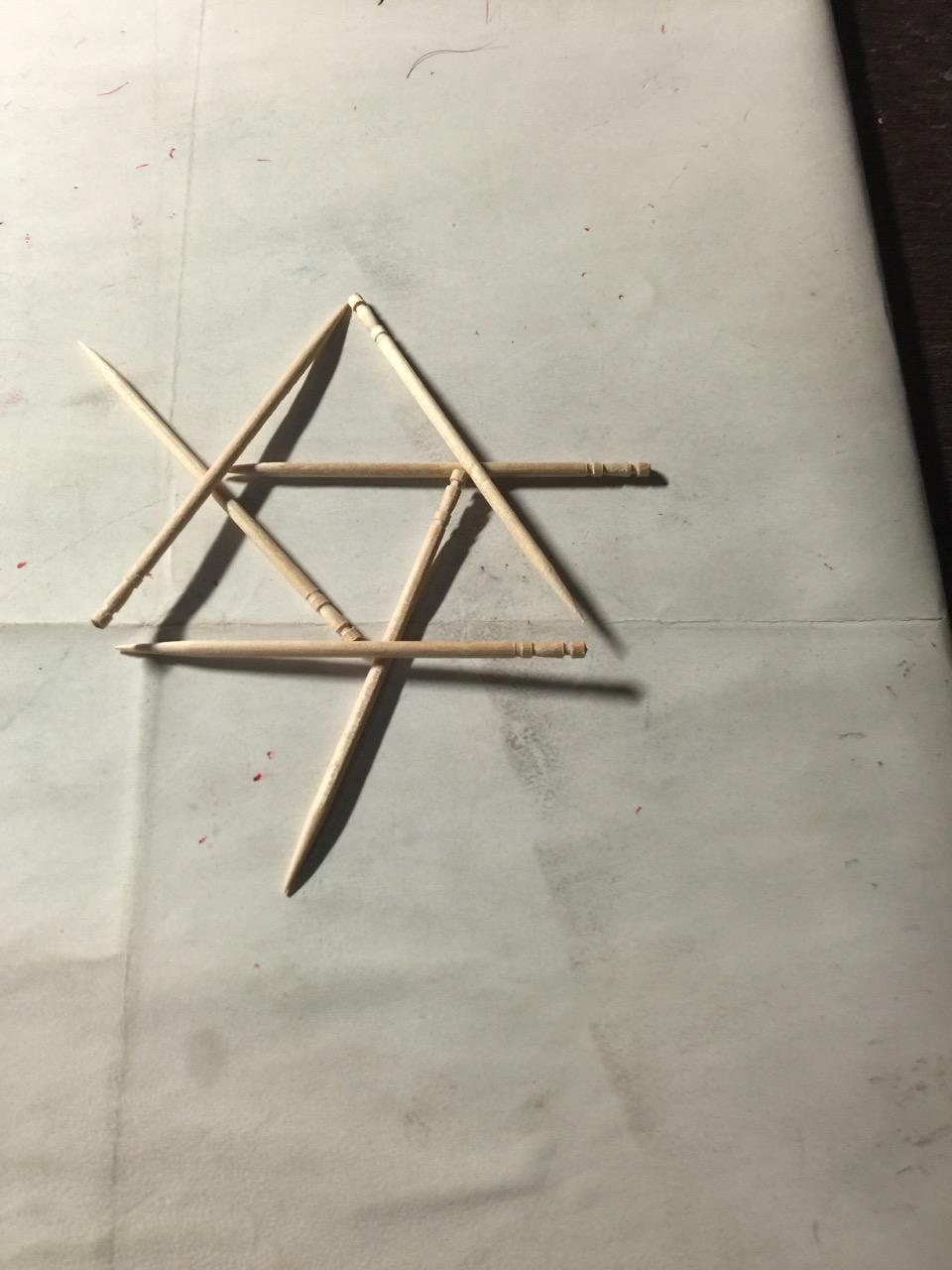 用六根火柴摆成4个等边三角形怎么摆?