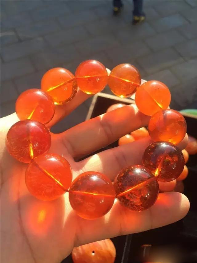 血蜜蜡到底是真的假的,有鉴别方法吗?