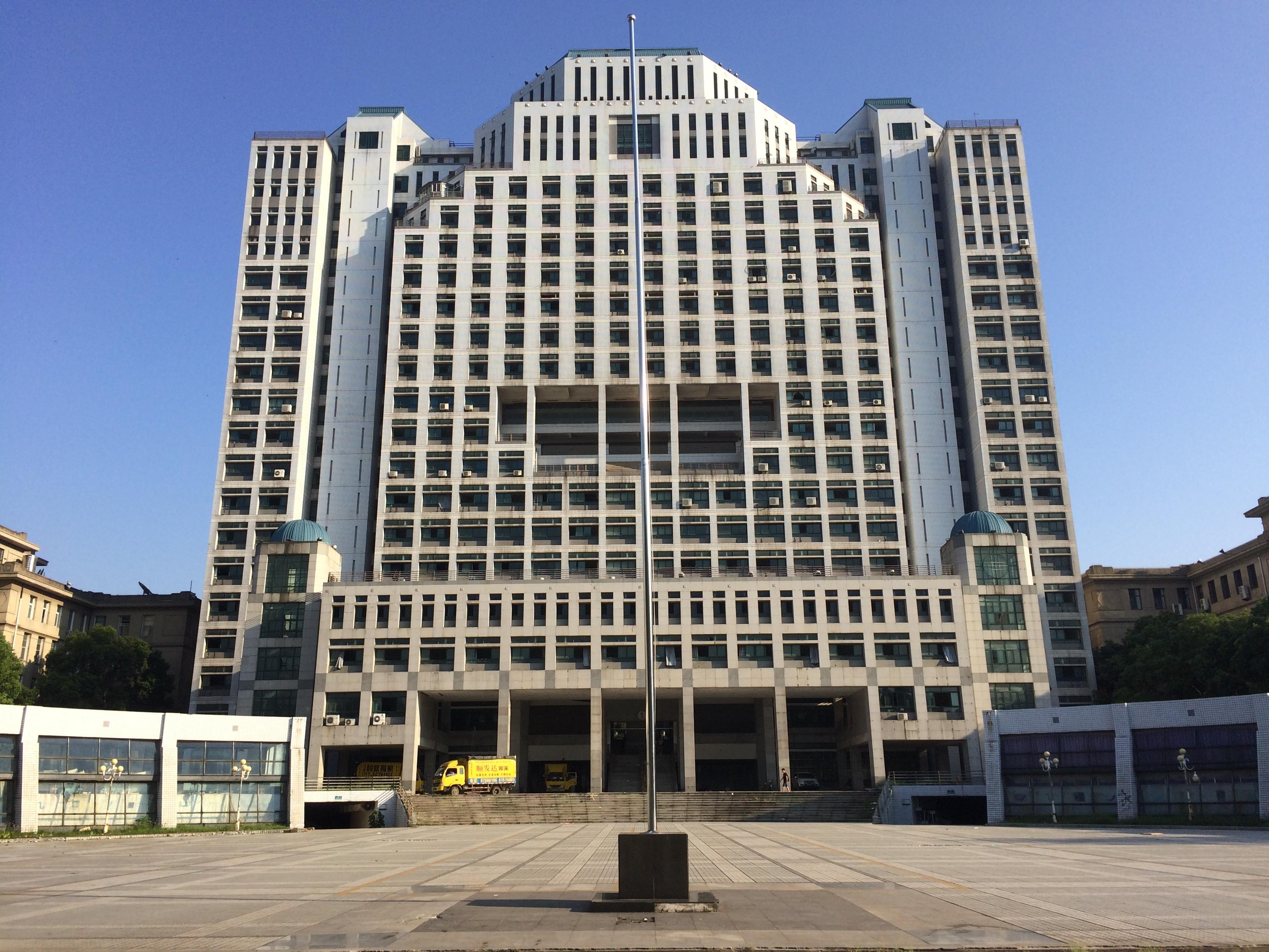 武汉大学工学部主教暑假到底拆不拆啊?有没有确切消息啊?