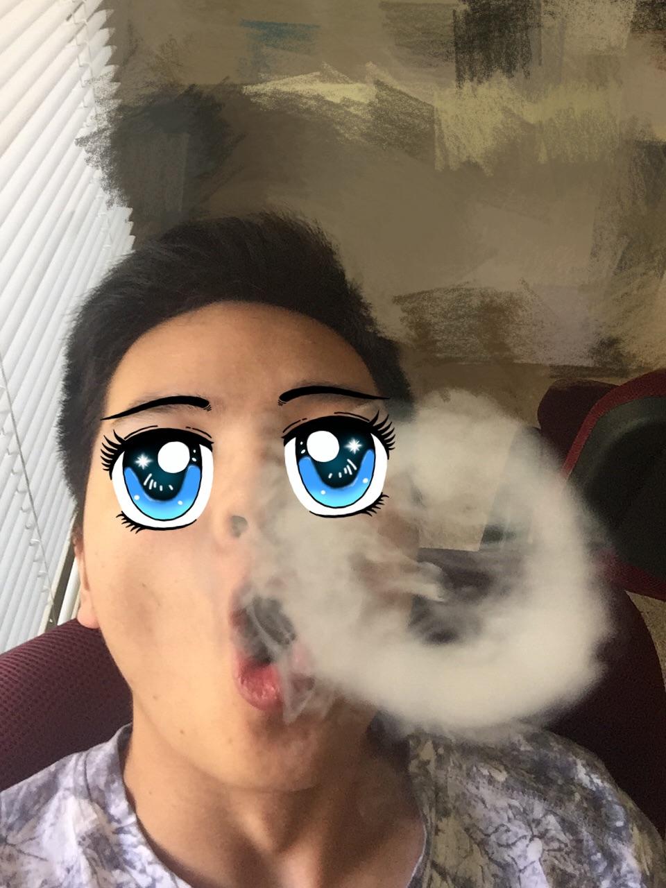 最近看视频看到有人用来吐烟圈的烟是平常我们抽的那种吗?