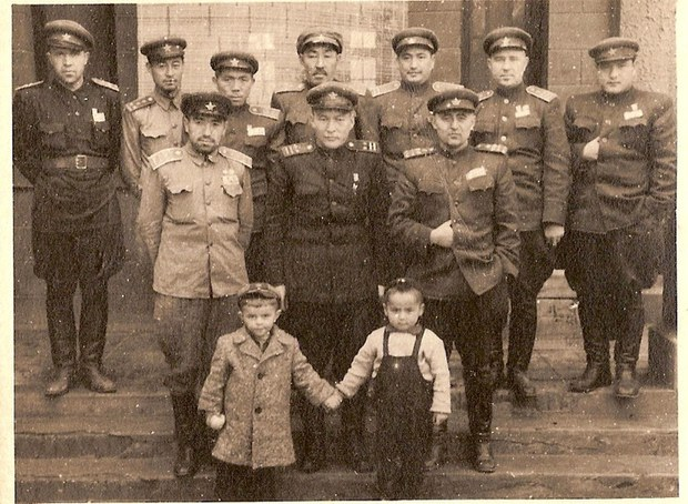 冷战记事簿：天山南北，新疆往事