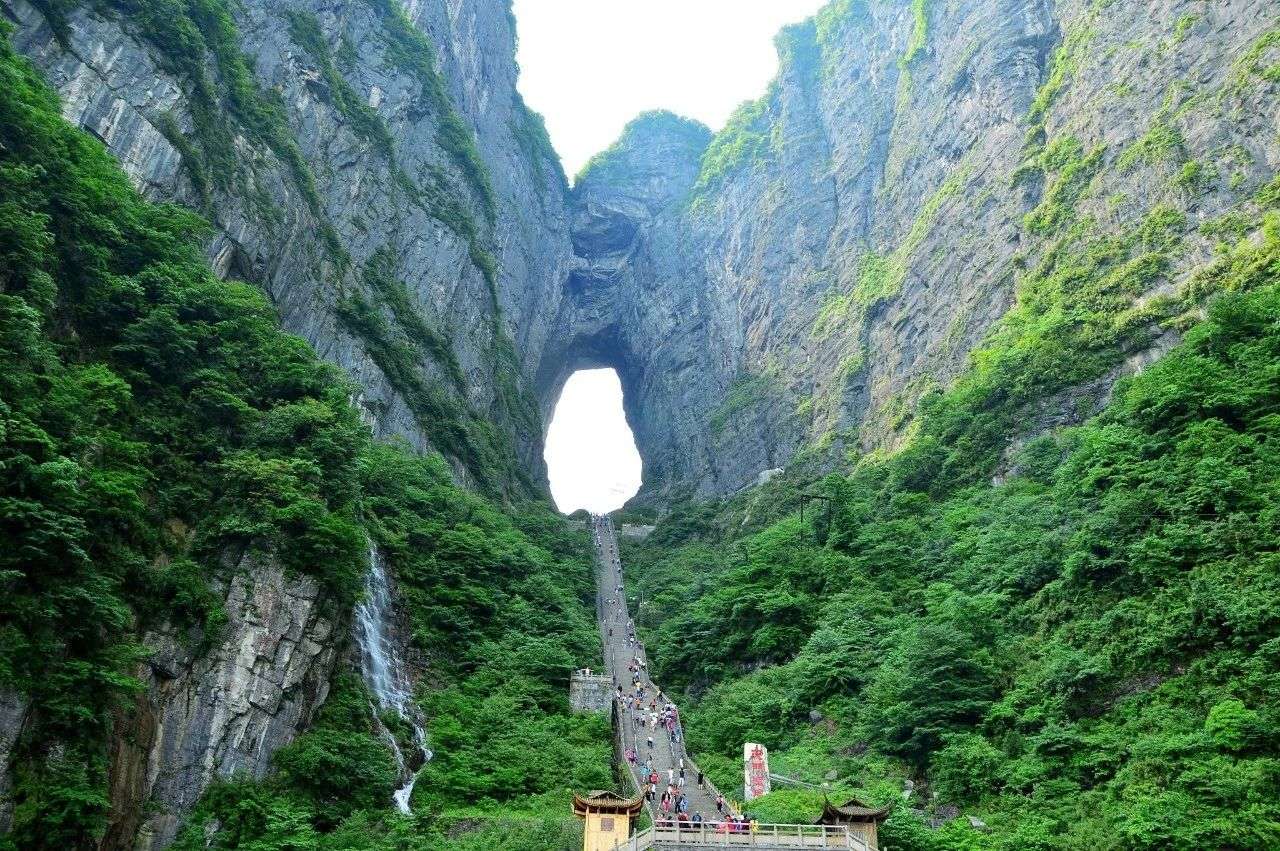 中山旅行社怎么选？从中山出发玩转张家界、凤凰古城的实用指南