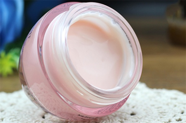 面霜进口报关资料流程及化妆品进口注意事项