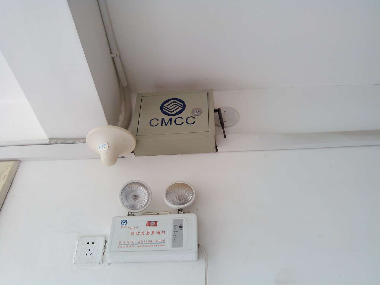 教学楼,宿舍内的联通,电信的蘑菇头(吸顶天线)具体是做什么的,2g,3g