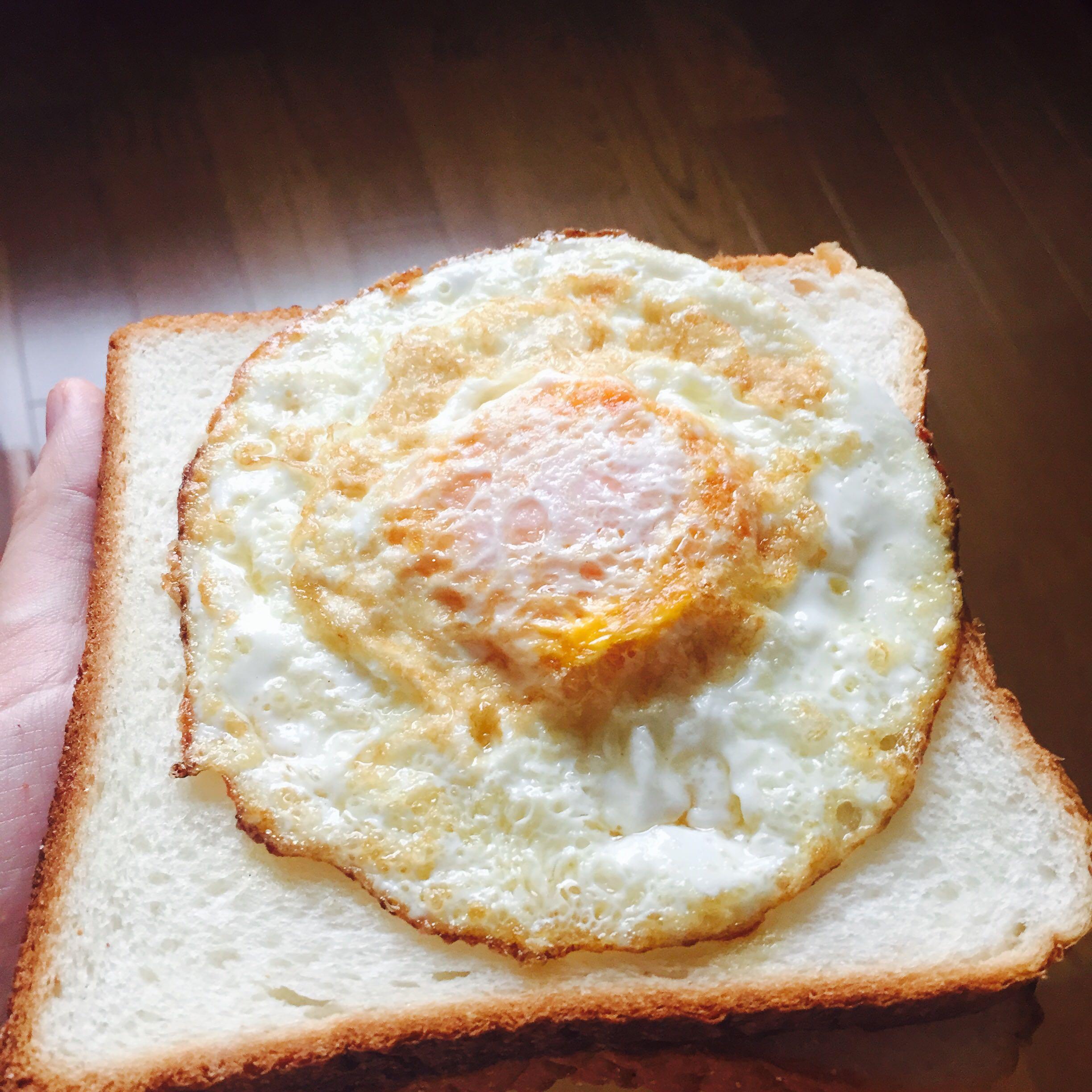 怎样煎出蛋白不糊纯白色,溏心的煎蛋? 