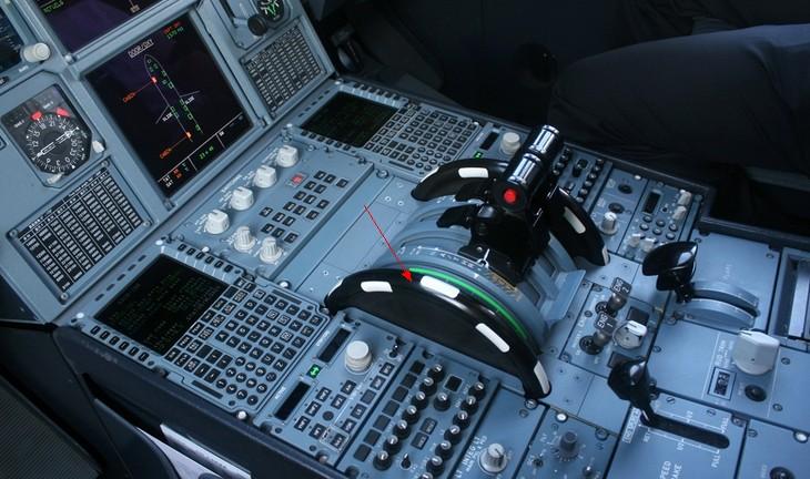 飞机的配平请问是用手轮的还是有trim按钮的具体怎么操作与原理请详细