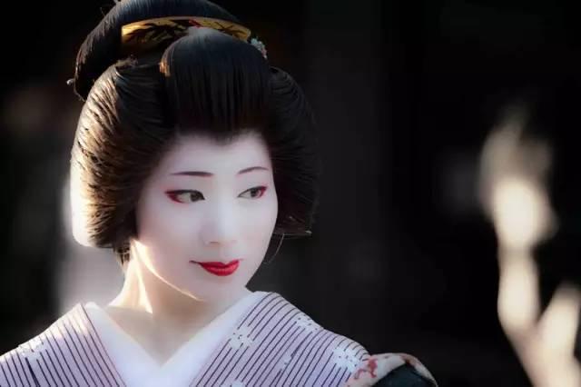 艺伎的妆容有什么特别的要求和涵义吗？ - 知乎