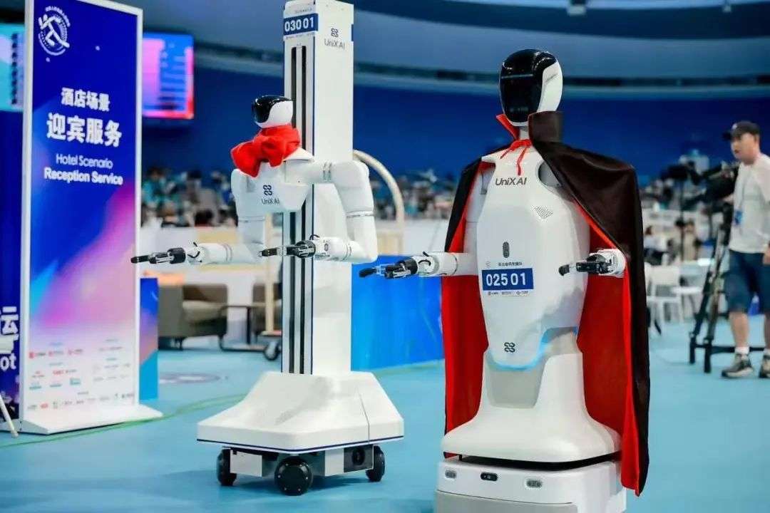 对话优理奇CEO杨丰瑜：00后创业不押注VLA，把机器人先送进酒店干活