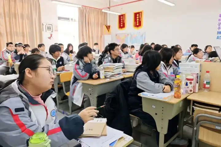 【活力校园】执笔逐梦不倦 乘风万里可期 | 计算机应用专业2505班级风采展(图2) 【活力校园】执笔逐梦不倦 乘风万里可期 | 计算机应用专业2505班级风采展(图2)