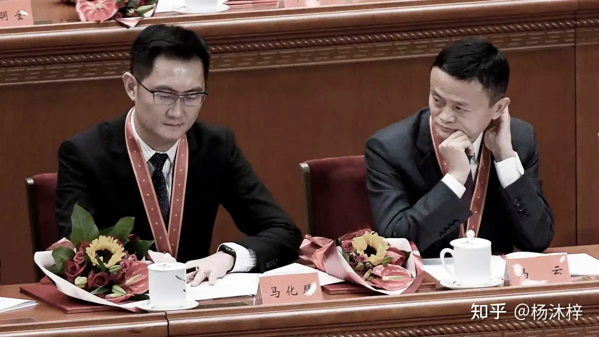 至少经过多少个人，可以将马腾和马化腾联系起来？