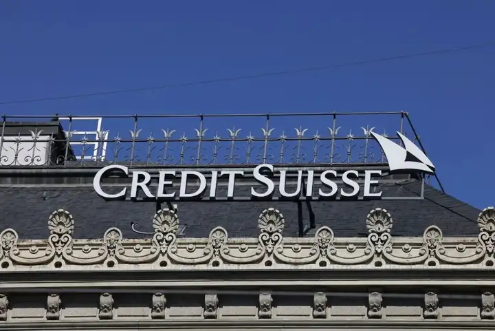 瑞士信贷三季度净亏损近 300 亿元，并宣布将裁员 9000 人，此前被传濒临破产，发生了什么？（瑞士银行和瑞士信贷）