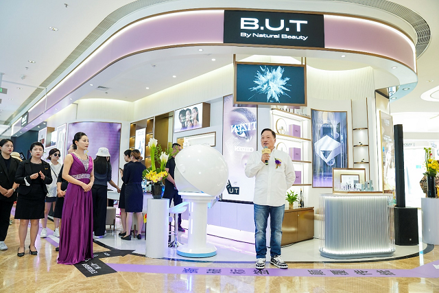 东森集团总裁王令麟莅临上海新世界城 出席B.U.T全国首店开业仪式