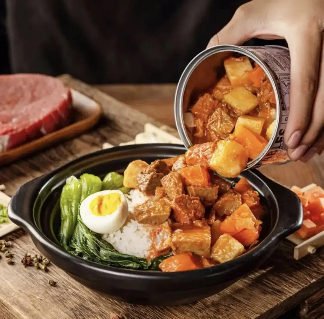 委员建议餐馆应标明预制菜，让顾客自己选择，你赞成这一建议吗？落地的可能性有多大？