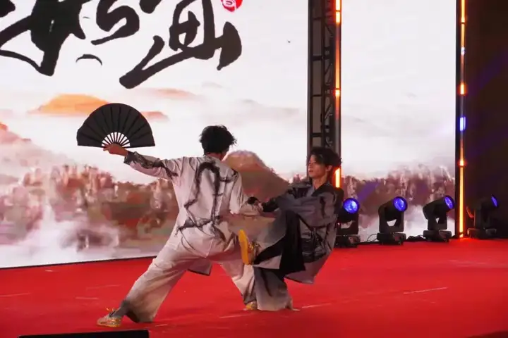 【活力校園】體藝融匯 活力迎新 | 塘棲校區(qū)體育藝術(shù)節(jié)閉幕式暨元旦晚會圓滿落幕!(圖5) 【活力校園】體藝融匯 活力迎新 | 塘棲校區(qū)體育藝術(shù)節(jié)閉幕式暨元旦晚會圓滿落幕!(圖5)