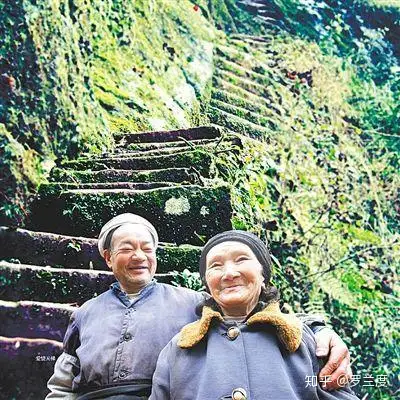 可以推荐几个给女朋友讲的感人爱情故事么？