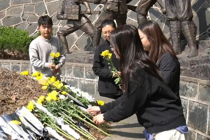 清明祭英烈 传承忠烈魂 | 塘栖校区西南山新四军烈士陵园清明祭扫活动(图5)