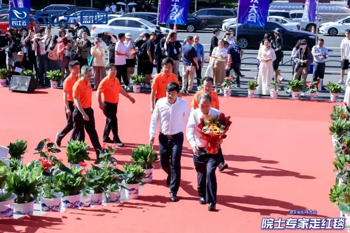 科学家走红毯！立得空间创始人兼首席科学家李德仁出席湖北省科技大会