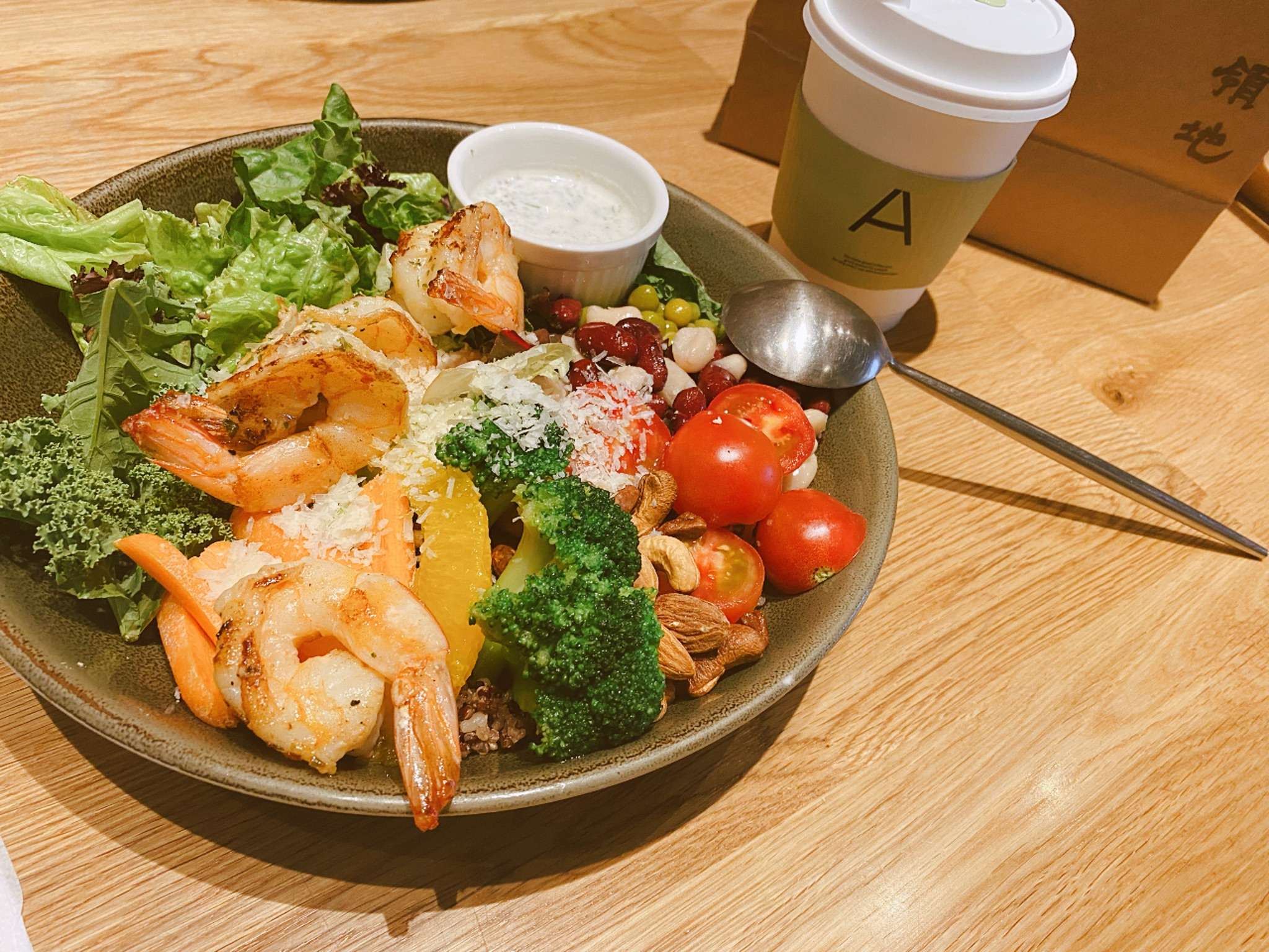 一只咖啡狗的自白 的想法: 晚餐也改成健康餐,加上领地咖啡的黑美式