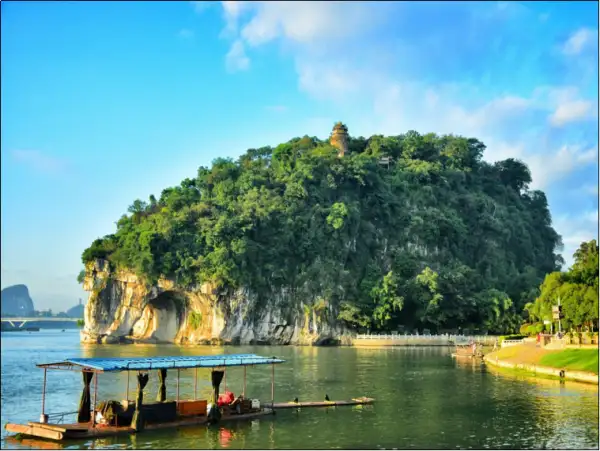 广西旅游必去十大景点排名（广西旅游攻略自由行路线推荐）