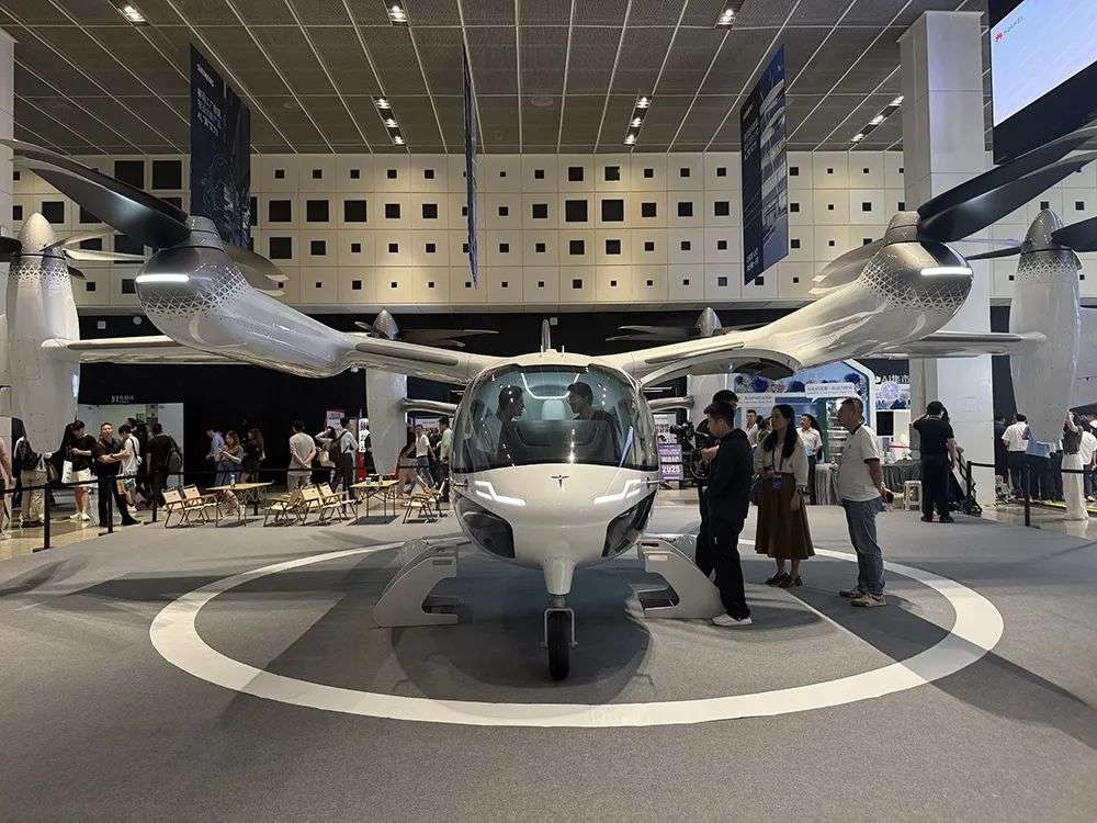 人工智能大会彻底引爆，展区水泄不通，门票炒到2000多，暴走3万步带来最全看点