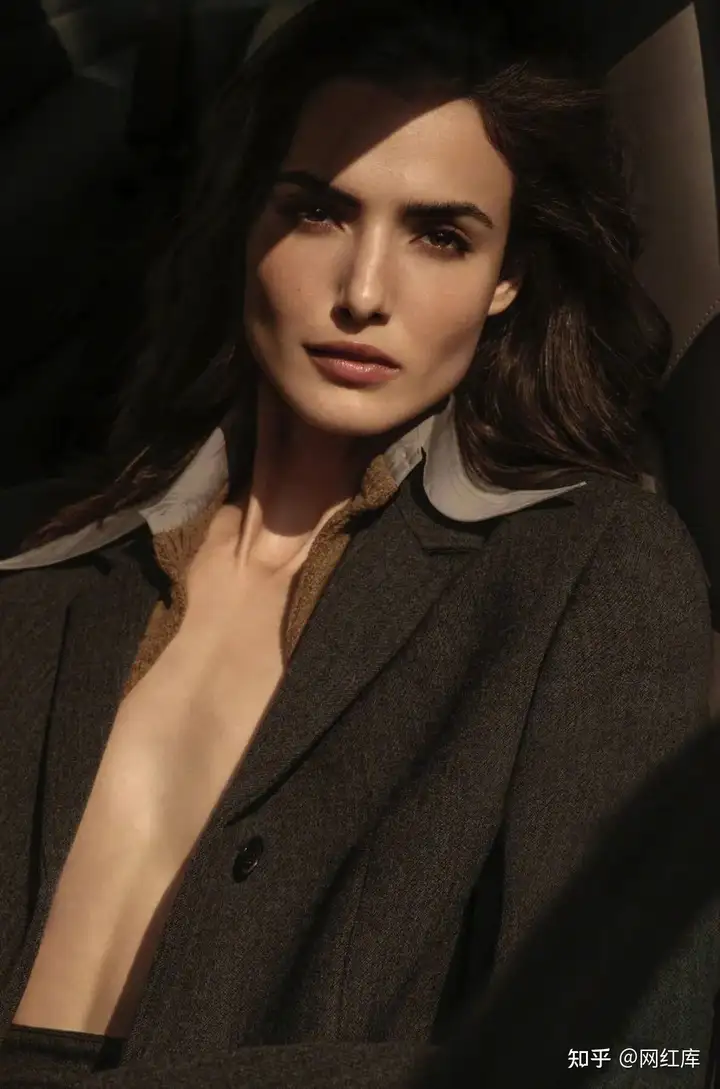 超模“贝贝”Blanca Padilla，复古机车女郎，慵懒性感气场 Facebook-第3张