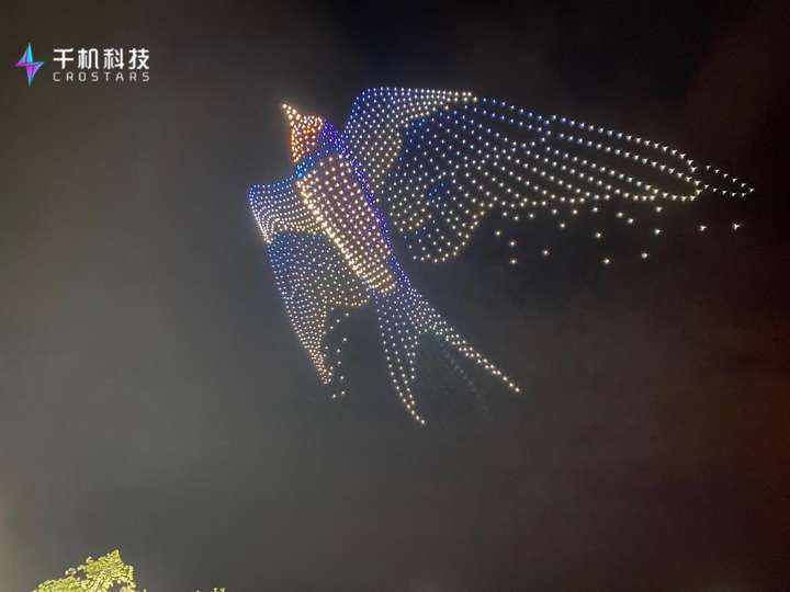 越南国家电视台直播的芽庄海洋节无人机表演太震撼了！