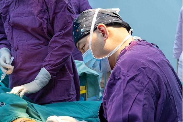 为什么余文林博士做耳再造尽量不植皮?