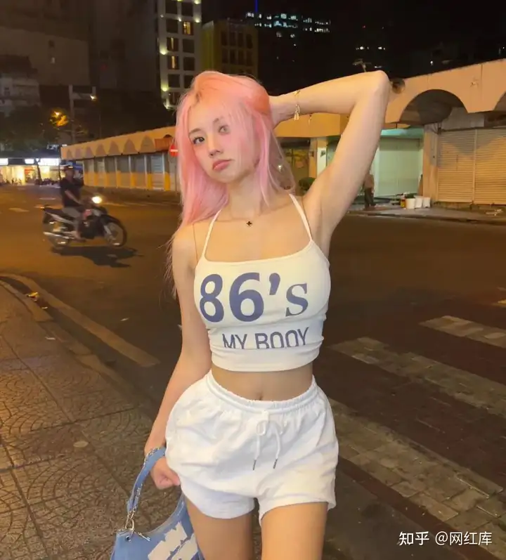 INS美女 | 中越混血的荷兰模特Van Le，揉合中西特色的小姐姐 Facebook-第3张